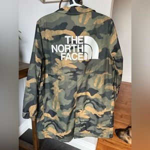 North Face Camo Size Small NWT